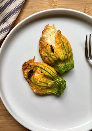 A picture of Baked stuffed courgettes blossoms.