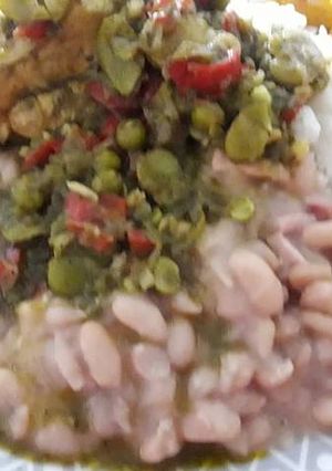 Una foto de Seco de Pollo y Frejol Canario a lo Carmelita