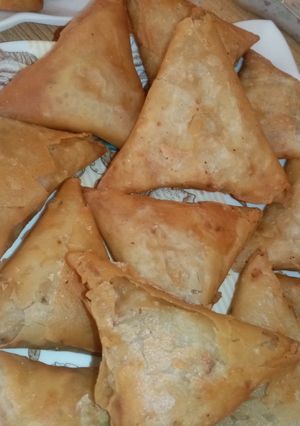 A picture of Chicken samosa.