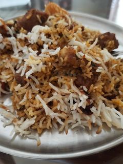 मटण बिर्याणी (mutton biryani recipe in marathi) रेसिपी चे मुख्य फोटो 