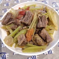A picture of Beef with Celery.