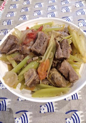 A picture of Beef with Celery.