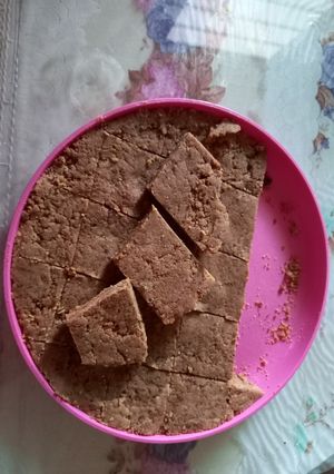 સુખડી (Sukhadi Recipe In Gujarati) રેસીપી મુખ્ય ફોટો