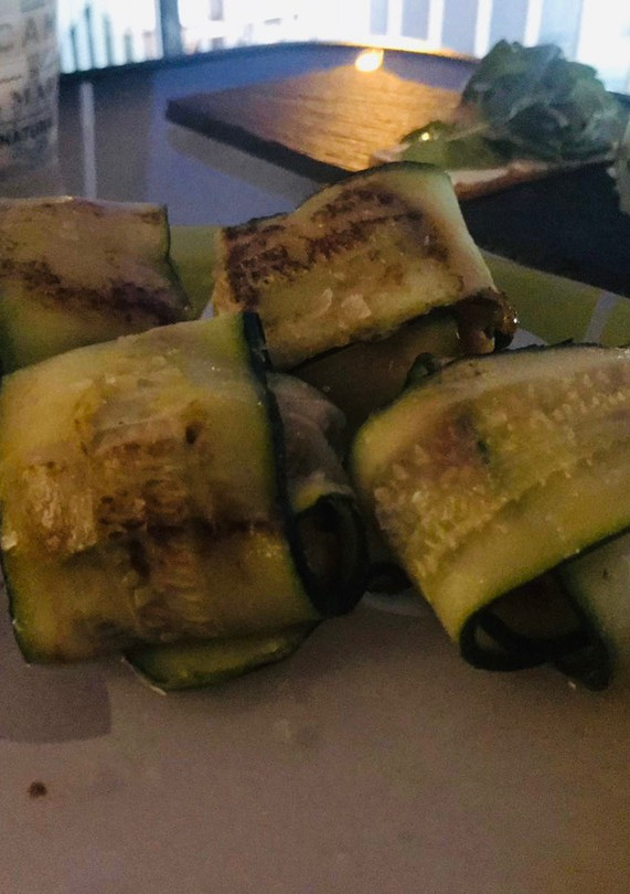 Una foto de „Raviolis“ o involtini de calabacín