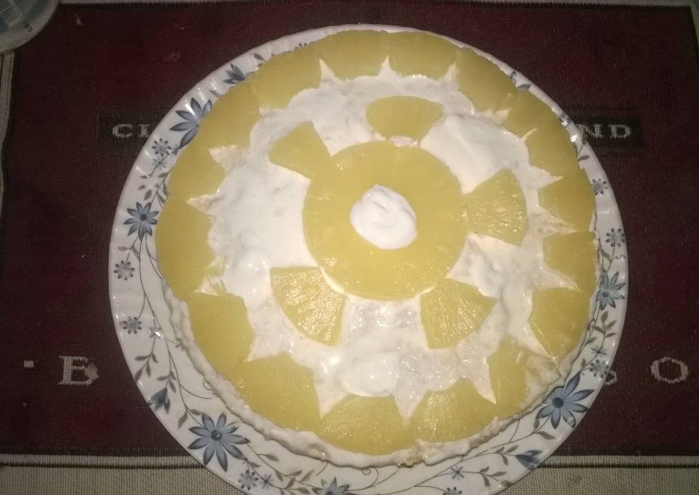 Pineapple cream cake in microwave