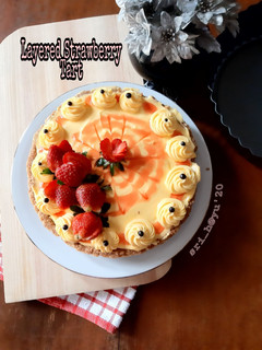 Foto resep Layered Strawberry Tart (no-bake)