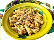 Una foto de pasta con apio