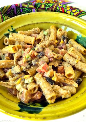 Una foto de Ensalada mexicana de pasta con salsa "Rancho fiesta"