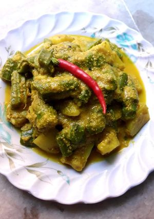 ঝিংগে আলু পোস্ত (jhinge aloo posto recipe in bengali) রেসিপির প্রধান ছবি
