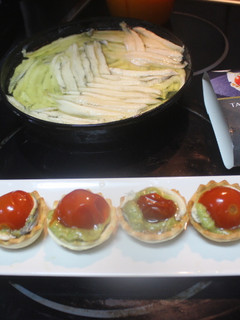 Una foto de Tartaletas con boquerones y tomates