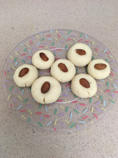 A picture of Snow Ball Cookies.