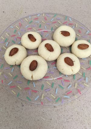 A picture of Snow Ball Cookies.