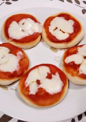 A picture of Mini Pizzas with Sourdough Starter Discard.