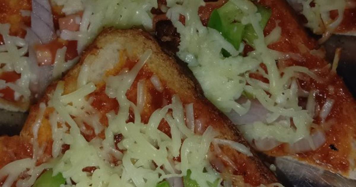 ब्रेड पिझ्झा (bread pizza recipe in marathi) रेसिपी Supriya Gurav