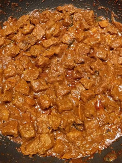 A picture of Beef Peratiyathu.