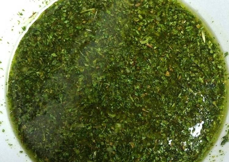 Steps to Make Quick Chimichurri Sauce
