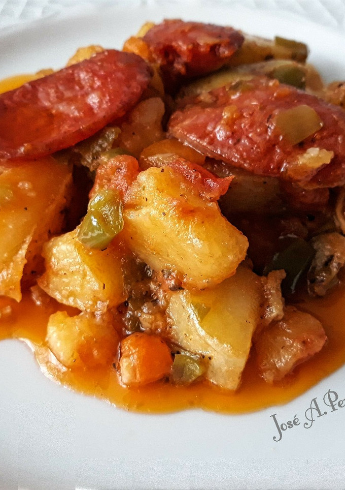 Una foto de Patatas a lo pobre con chorizo