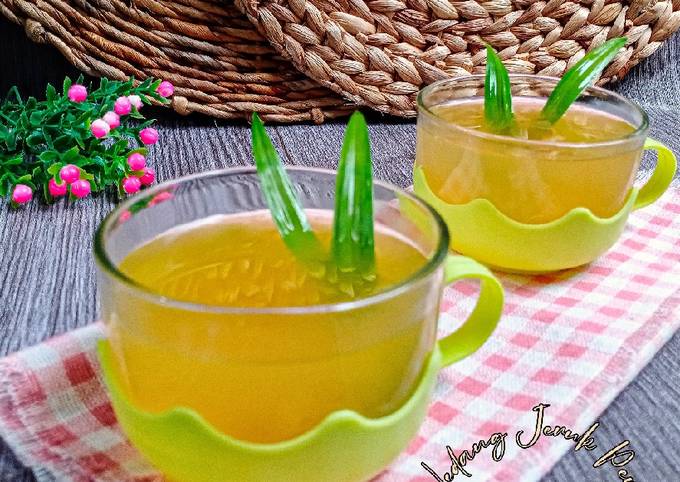 Langkah Mudah untuk Menyiapkan Wedang Jeruk Peras, Menggugah Selera