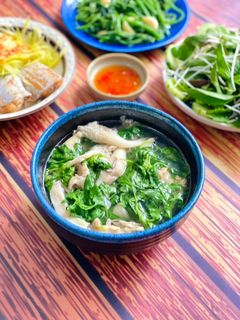Hình của món Canh Gà Nấu Lá É.