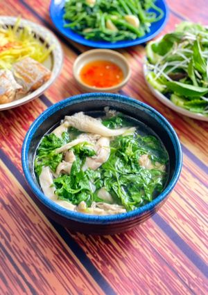 Hình của món Canh Gà Nấu Lá É.