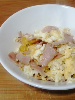 Una foto de Huevos con jamón