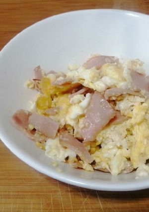 Una foto de Huevos con jamón