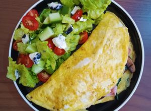 Una foto de Omelette de champiñones y espinacas