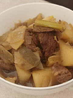 A picture of 清湯蘿蔔牛肉 (Radish Beef Broth).
