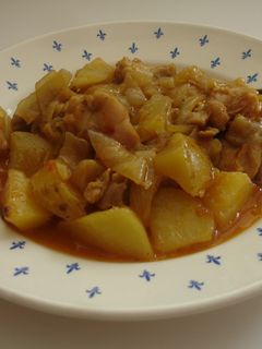 Una foto de Pollo al curry con patatas