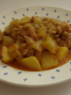 Una foto de Pollo al curry con patatas