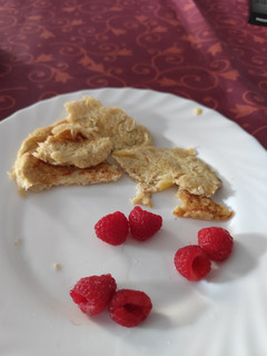 Una foto de Tortitas de plátano y frambuesas