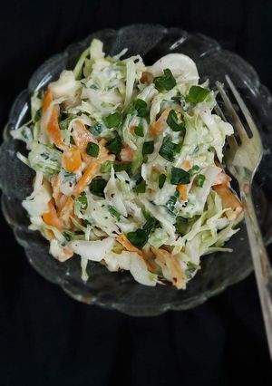 કોલસ્લો સલાડ (Coleslaw Salad Recipe In Gujarati) રેસીપી મુખ્ય ફોટો