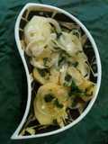 Papas con aderezo de cebolla blanca y apio