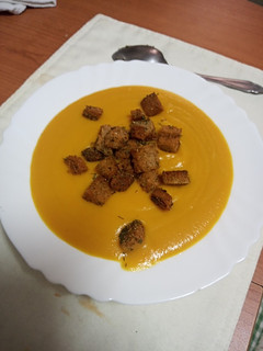 Una foto de Crema Eloisa con pan frito al ajillo