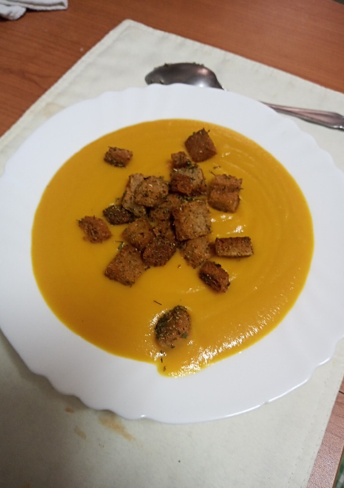 Una foto de Crema Eloisa con pan frito al ajillo