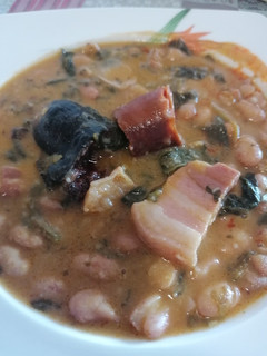 Una foto de 42. Fabada de alubias pintas y espinacas / Cocción lenta