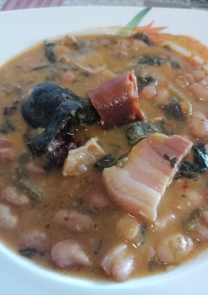 Una foto de 42. Fabada de alubias pintas y espinacas / Cocción lenta