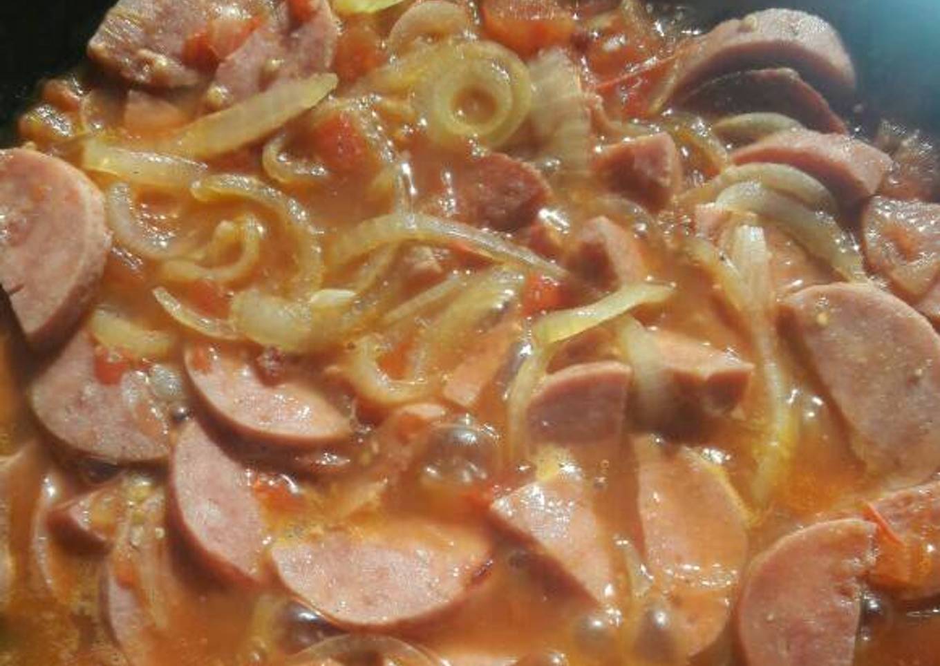 Salchichón en salsa de tomate
