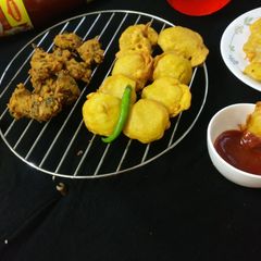 A picture of Lauki ke pakode(bottlegourd fritters).