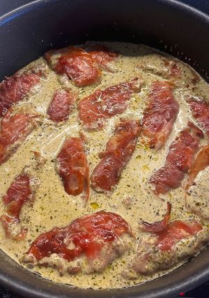 Zdjęcie przepisu Kurczak z prosciutto w pesto bazyliowym.
