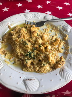 Una foto de Revuelto de pollo con mostaza y miel