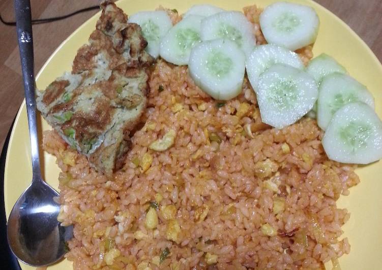 Nasgor anak kos ala cempluk