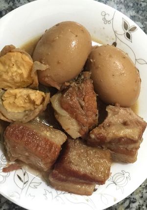 Hình của món Thịt kho trứng.