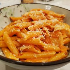 A picture of Chicken Penne alla Vodka.