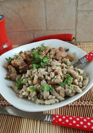 Pulykaragu zöld fűszeres PaleoLét nokedlivel recept fotója