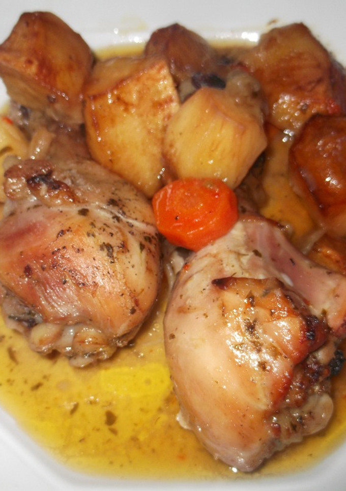 Una foto de Jamoncitos de pollo asados con patatas