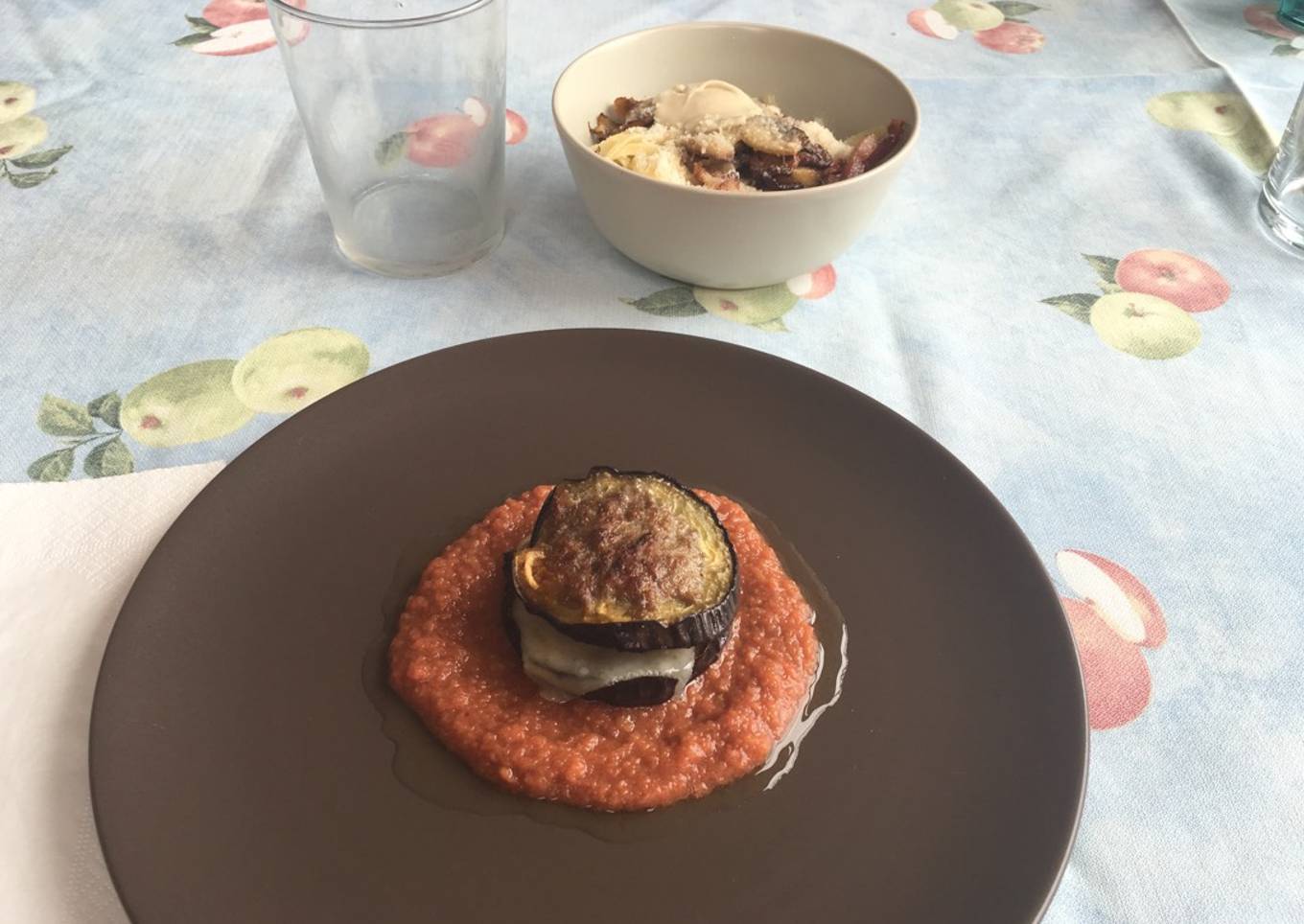 Hamburguesa de carne, queso y berenjena
