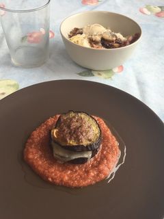 Una foto de Hamburguesa de carne, queso y berenjena