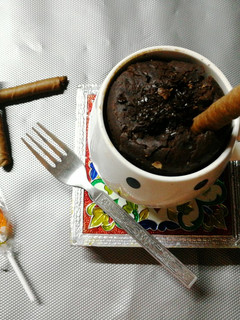 चॉकलेटी मग ब्राउनी(Chocolate mug brownie recipe in Hindi) रेसिपी मुख्य फोटो