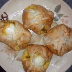 A picture of Egg patties.
